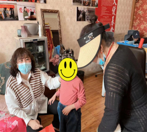 西藏阜康天使基金會兒童節(jié)慰問受助兒童