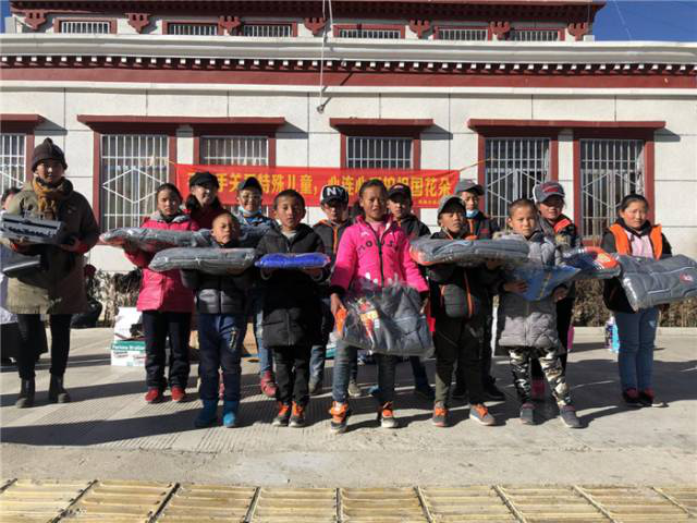 送溫暖、送健康——共建美好家園