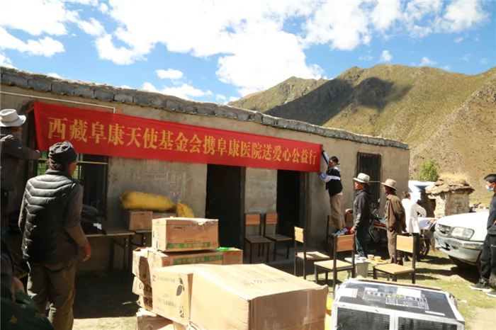 “我的書屋我的夢”走進墨竹工卡縣——阜康愛心公益行