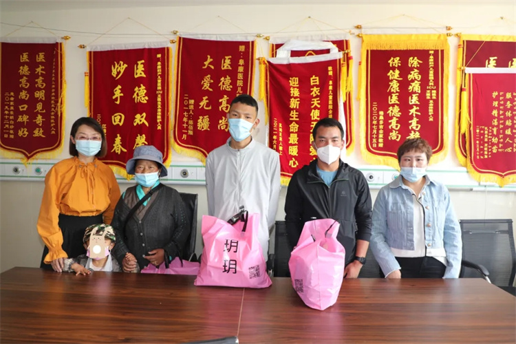 孫赫男女士通過(guò)阜康天使基金會(huì)傳遞愛(ài)心